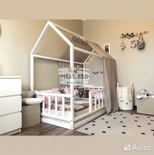 Детская кровать с домиком