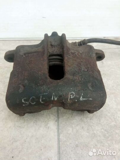 Суппорт тормозной передний левый Renault Scenic 1