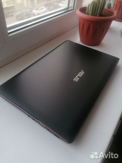 Новый, мощный ноутбук I3core+SSD