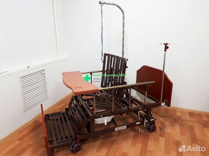 Медицинская кровать функциональная