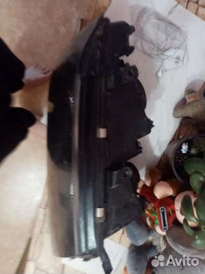 Правую фару Митсубиси диамант 2001года