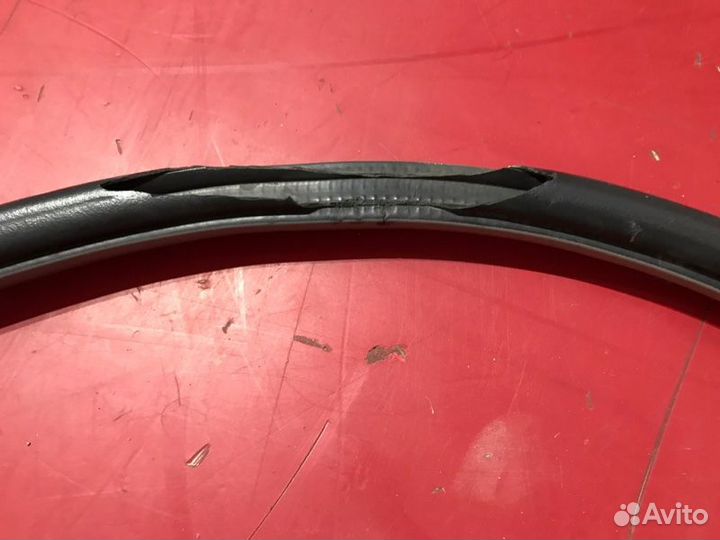 Уплотнитель проема двери передний левый Nissan