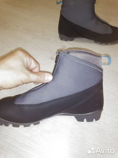 Продам лыжные ботинки