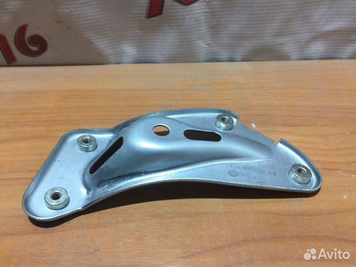 Крепление крыла переднее правое Skoda Octavia A5