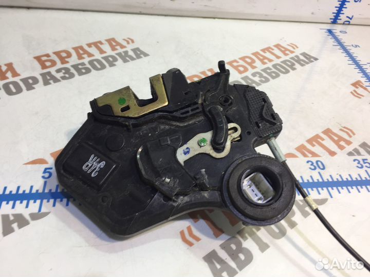 Тойота Камри Замок задней двери Прав