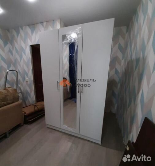 Шкаф трехстворчатый