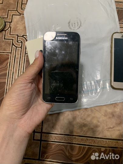 Мобильные телефоны на запчасти