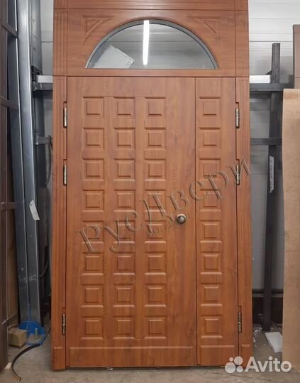 Уличная входная дверь для загородного дома