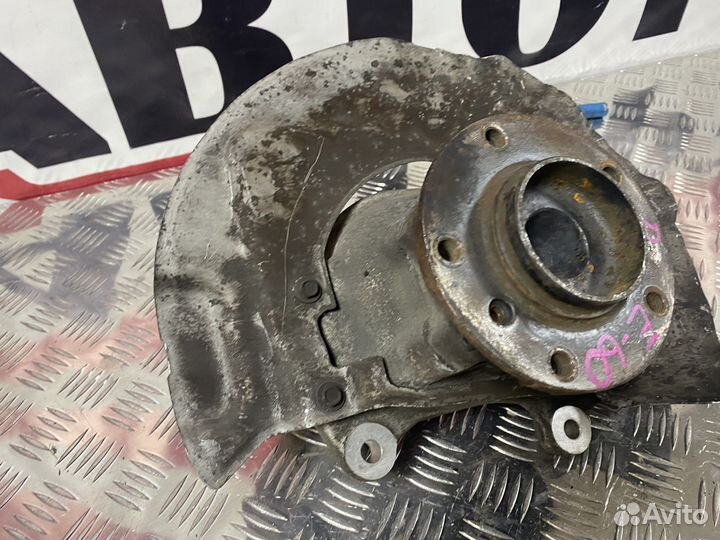 Кулак передний правый BMW E60