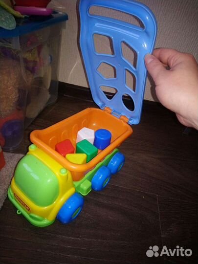 Пакет вещей на девочку рр 80-86 и игрушки