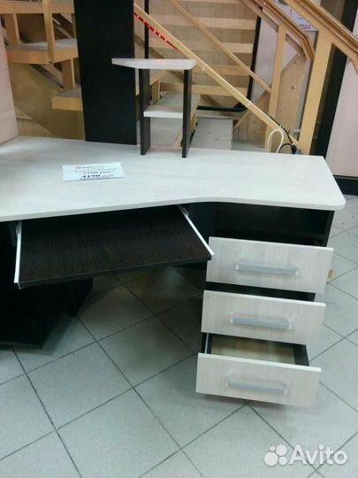 Компьютерный стол угловой с ящиками