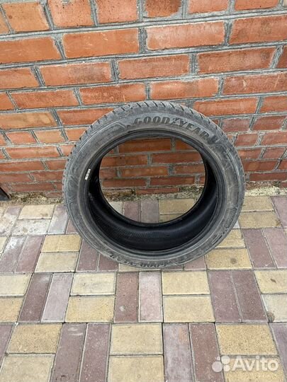 Goodyear EfficientGrip Performance 235/45 R8 25M