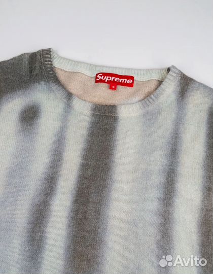 Supreme blurred logo