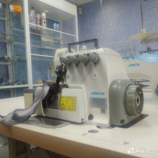 Промышленный четырехниточный оверлок Jack 804D