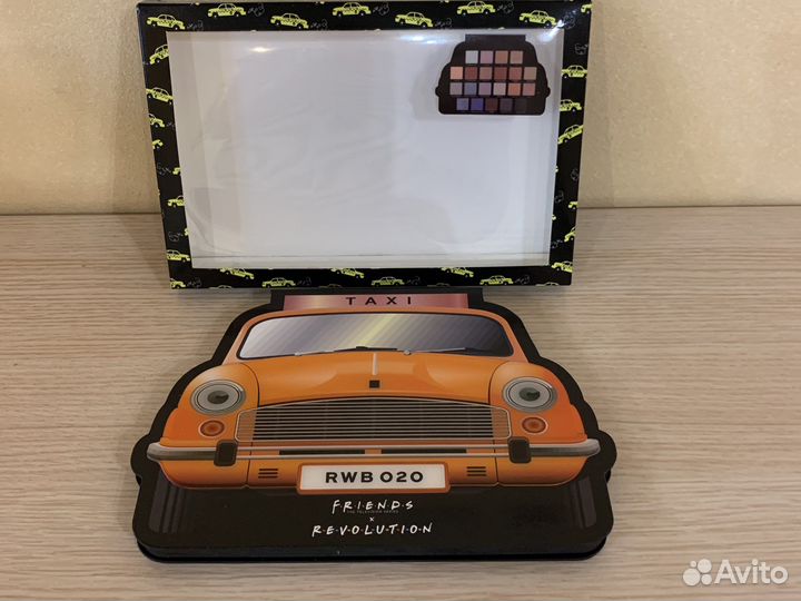 Палетка теней Revolution доя глаз