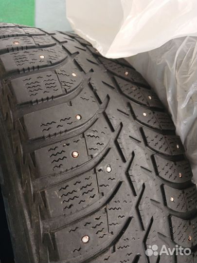 Bridgestone Ice Cruiser 5000 215/60 R16 95T