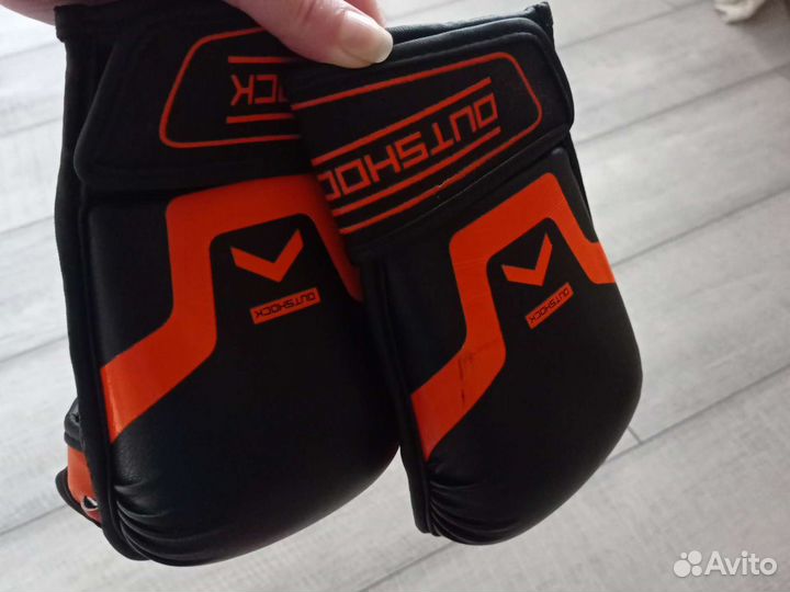 Перчатки для единоборств