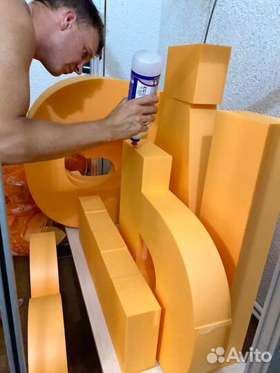 Хэштег из пенопласта и декор для компании