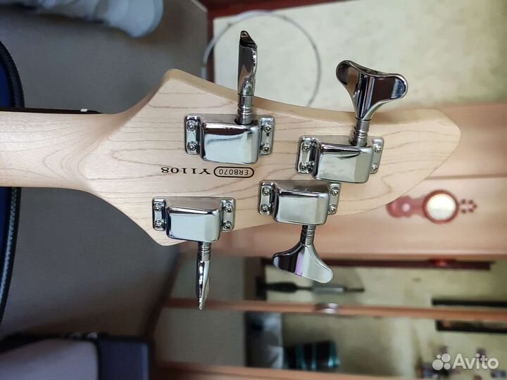 Бас гитара 4 струнная