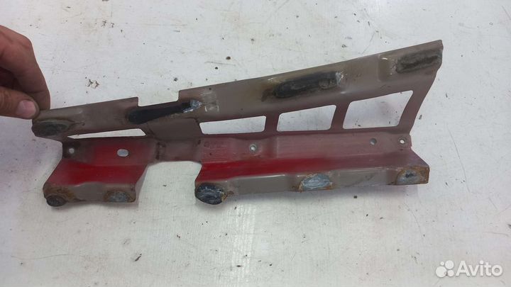 Кронштейн крыла правый Skoda Octavia A5