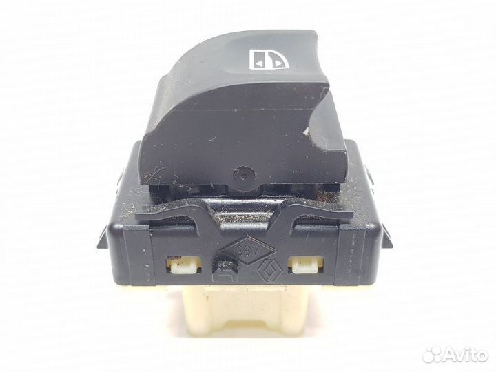 Кнопка стеклоподъемника передняя Renault Duster