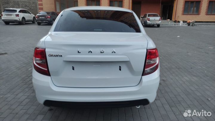 LADA Granta 1.6 МТ, 2023, 6 000 км