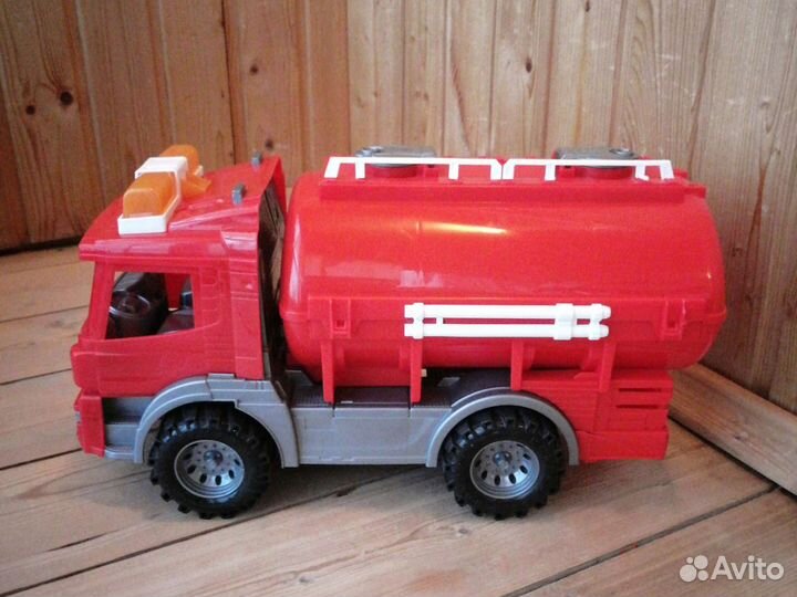 Бензовоз большая машина