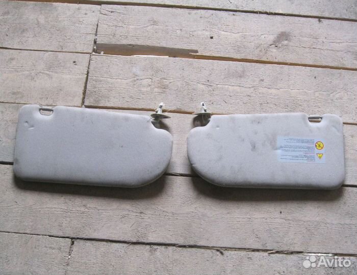 Козырек солнцезащитный правый Teana J32