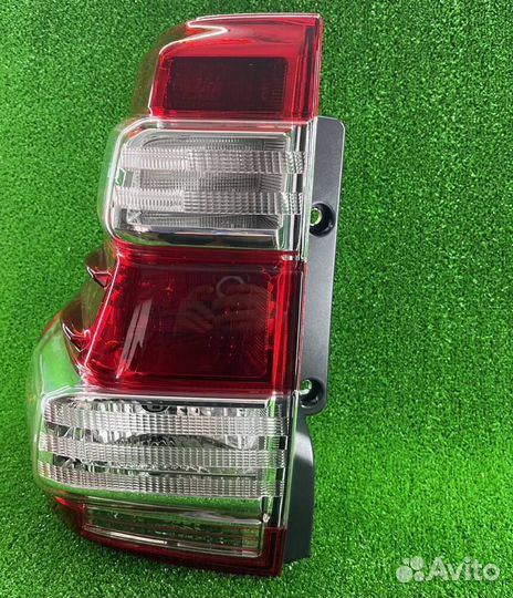 Фонарь левый задний Лэнд Крузер Прадо