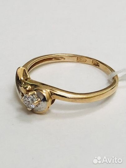 Золотое кольцо с бриллиантом