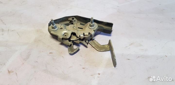 Peugeot 308 Замок капота