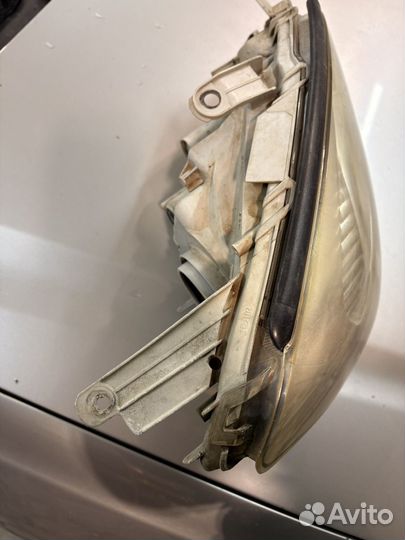 Фара правая Toyota premio 240
