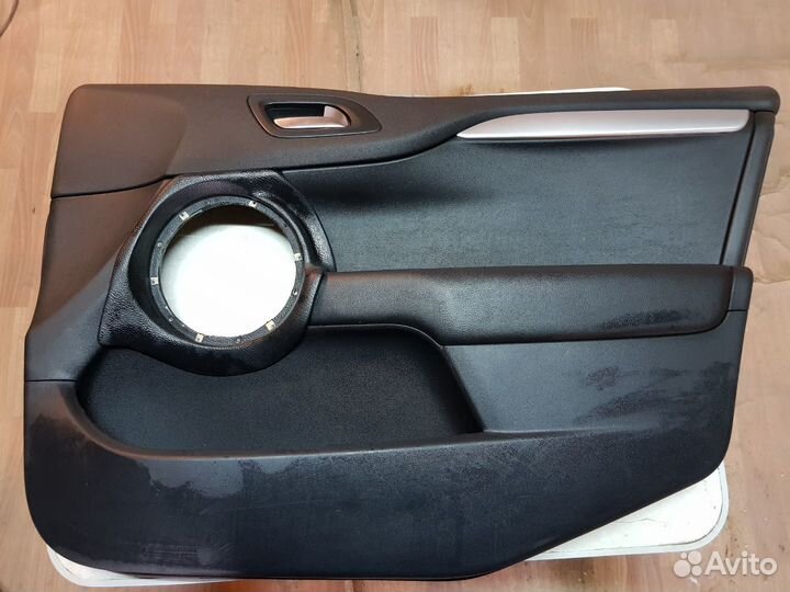 Обшивки передних дверей Ситроен С4