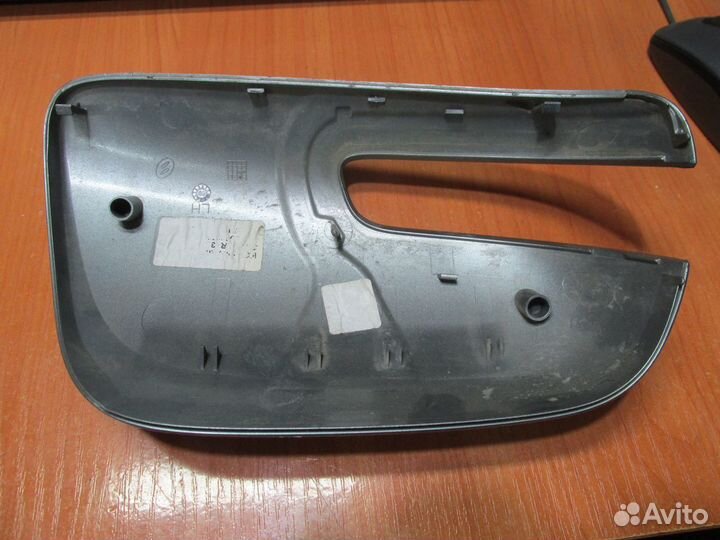 Накладка зеркала левого Toyota Avensis c 2006 - 08