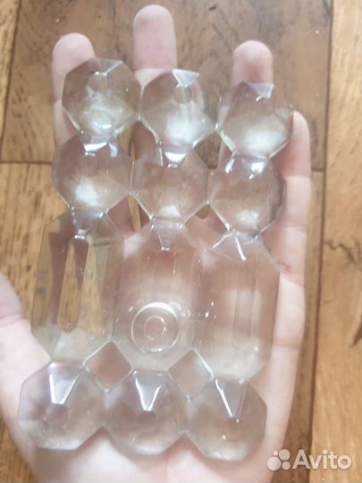 Хрустальные пластины для люстры и чемодан пряжи