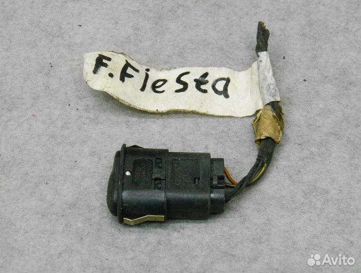 Кнопки открывания багажника Ford Fiesta 4