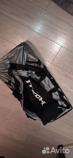 Хоккейная сумка на колесах