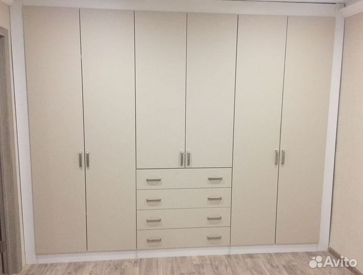 Шкаф с зеркалом