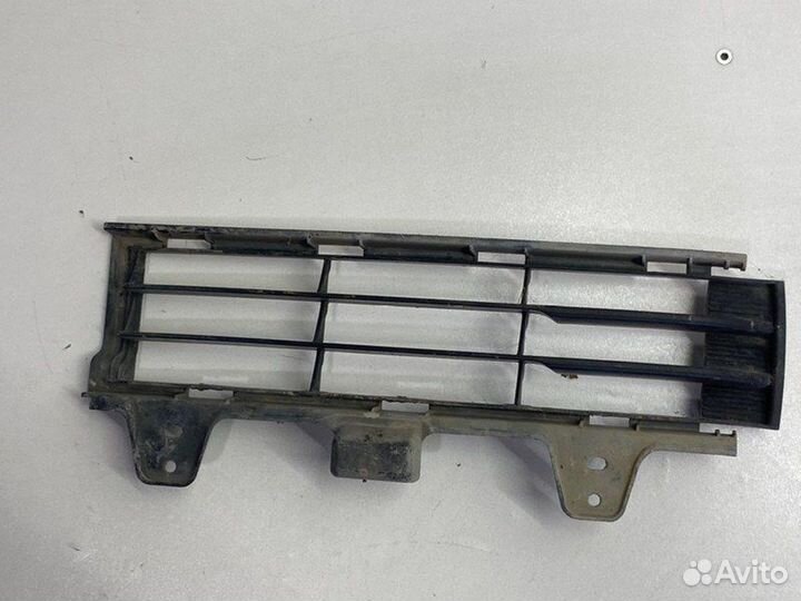 Решетка в бампер передняя правая Toyota Land