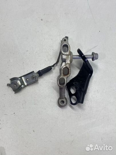 Крепление подушки двигателя переднее правое Toyota