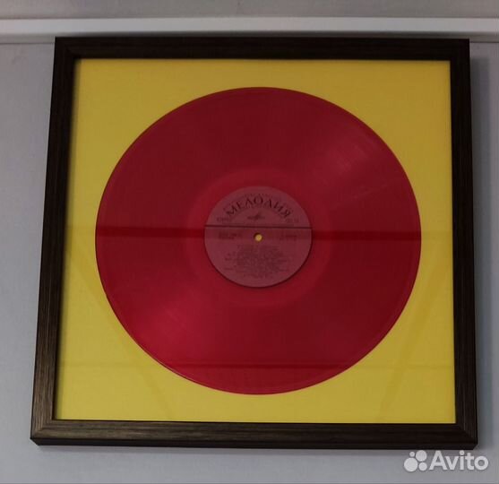 Винил инсталляция