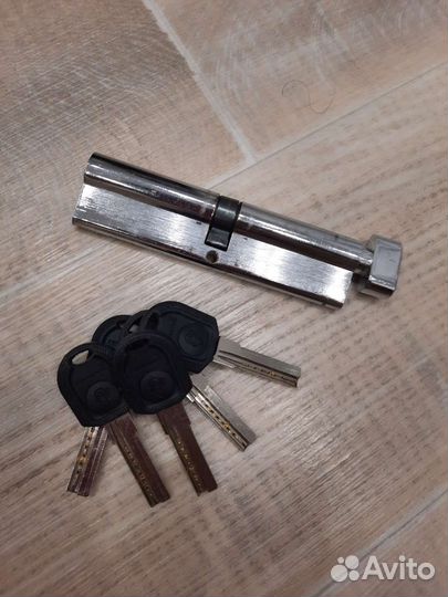 Замок входной двери