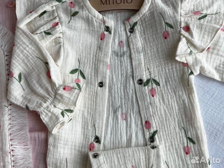 Комплект на выписку из муслина для девочки