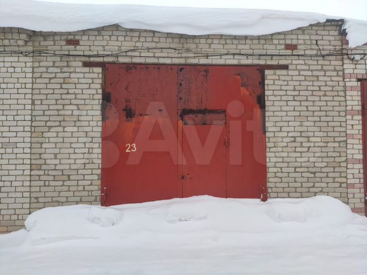 Гараж, > 30 м²