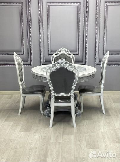 Стол и стулья в гостиную. В наличии