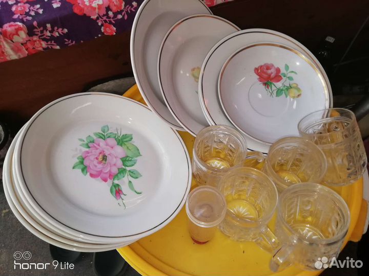 Сервиз столовый 2 набора, тарелки,кружки СССР