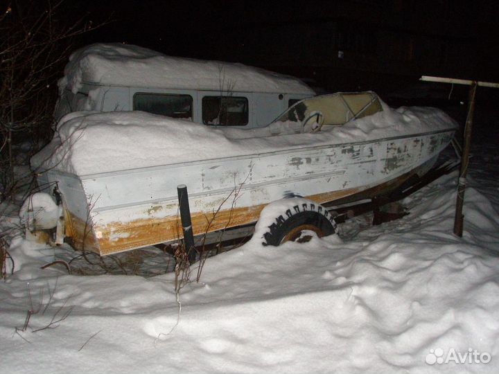 Катер амур-Д с откидной колонкой + телега