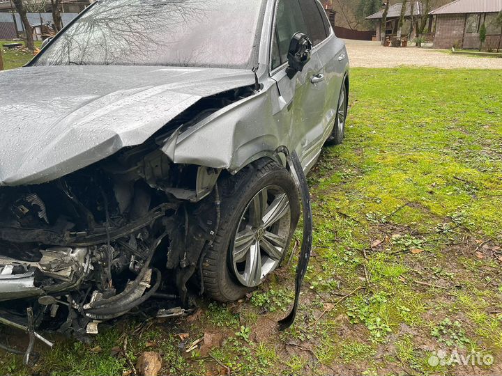 Volkswagen Touareg 3.0 AT, 2022, битый, 15 000 км