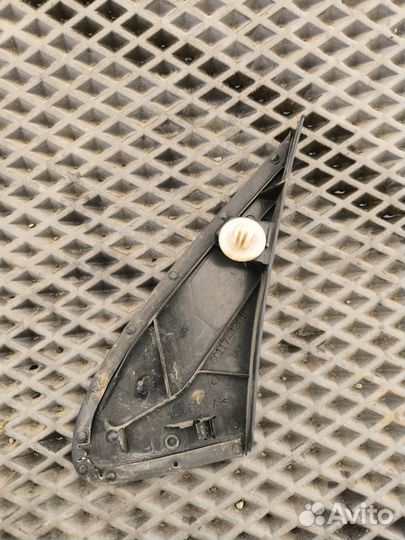 Toyota corolla 120 2003 уголок возле крыла правый