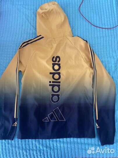 Легкая ветровка